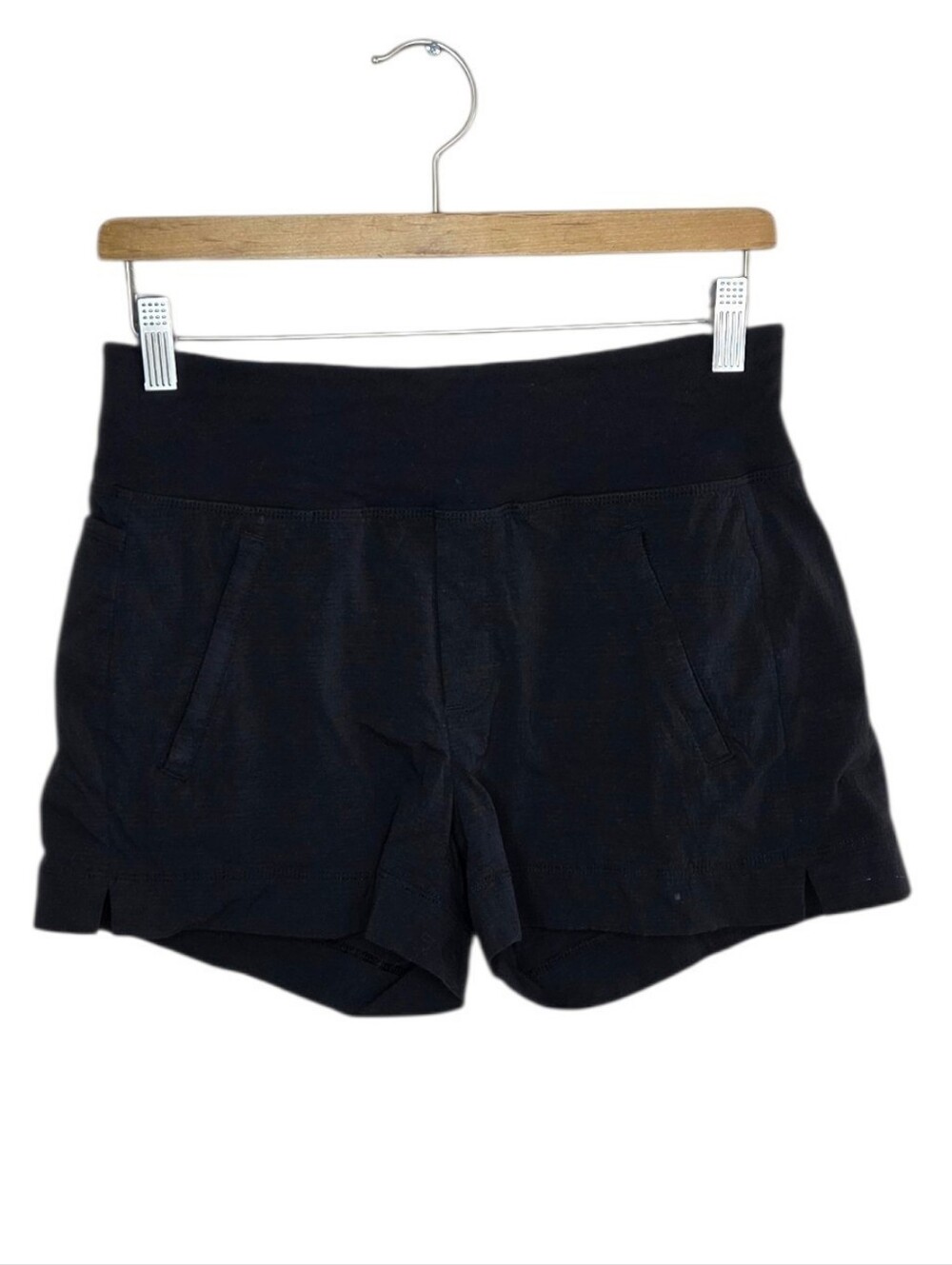 Athleta Black Trekkie North Shorts Size 2 Zipper Side Pockets 3" Inseam